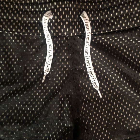 Women’s Shorts Size Small - Picture 2 of 6